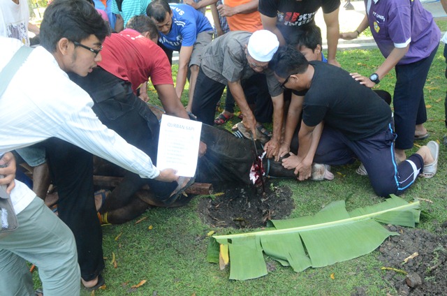 MAHASISWA BER-QURBAN