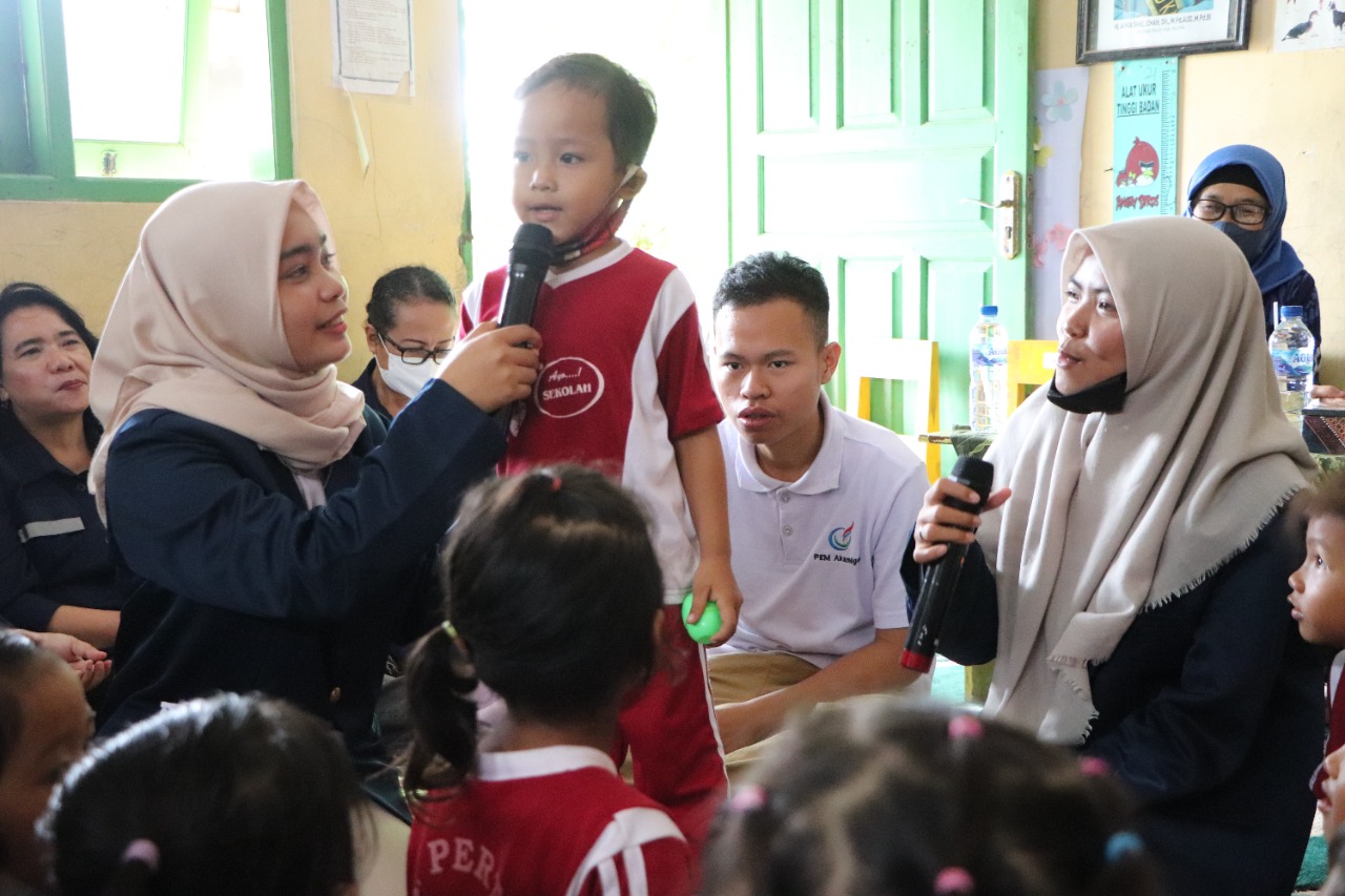 Belajar Bahasa Inggris Bareng English Club PEM Akamigas